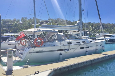 Sailing Curlew Escape On Moreton Bay - Pubs and Clubs 0