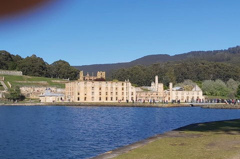 6-Day Hearty Tasmania Tour (Tasmania In A Circle) - Pubs and Clubs 2