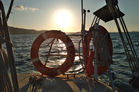 Townsville Small Group Early Morning Sailing Cruise Boat Tour Charter Hire - Pubs and Clubs 0