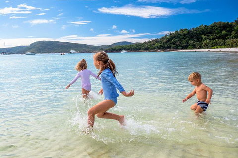 Whitehaven Beach And Daydream Island Cruise - Pubs and Clubs 3