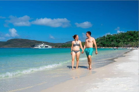 Whitehaven Beach Half-Day Cruises - Pubs and Clubs 3