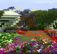 Hobart City Sightseeing Tour Including MONA Admission - Pubs and Clubs