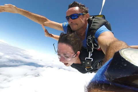 Reef And Rainforest Tandem Sky Dive In Cairns - Pubs and Clubs 4