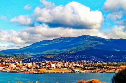 Hobart Half-Day Sightseeing Coach Tram Tour - Pubs and Clubs 2