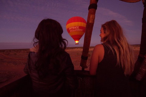 Early Morning Ballooning In Alice Springs - Pubs and Clubs 1