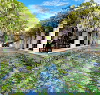 Women's History Walking Tour with Local Guide in Canberra - Pubs and Clubs